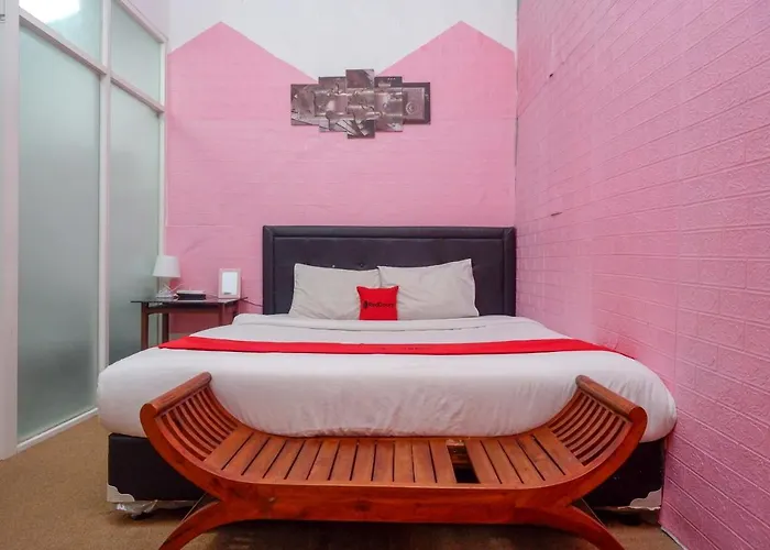 RedDoorz At Golden Inn Tugu Yogyakarta